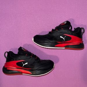 Kids black & red Pumas